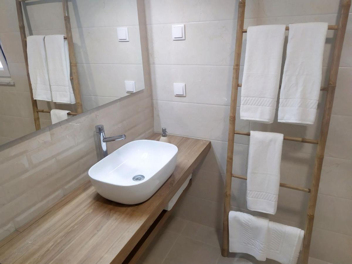 Hall 92 Quartos Com Wc Em Moradia Com Piscina A-Das-Lebres Лориш Экстерьер фото